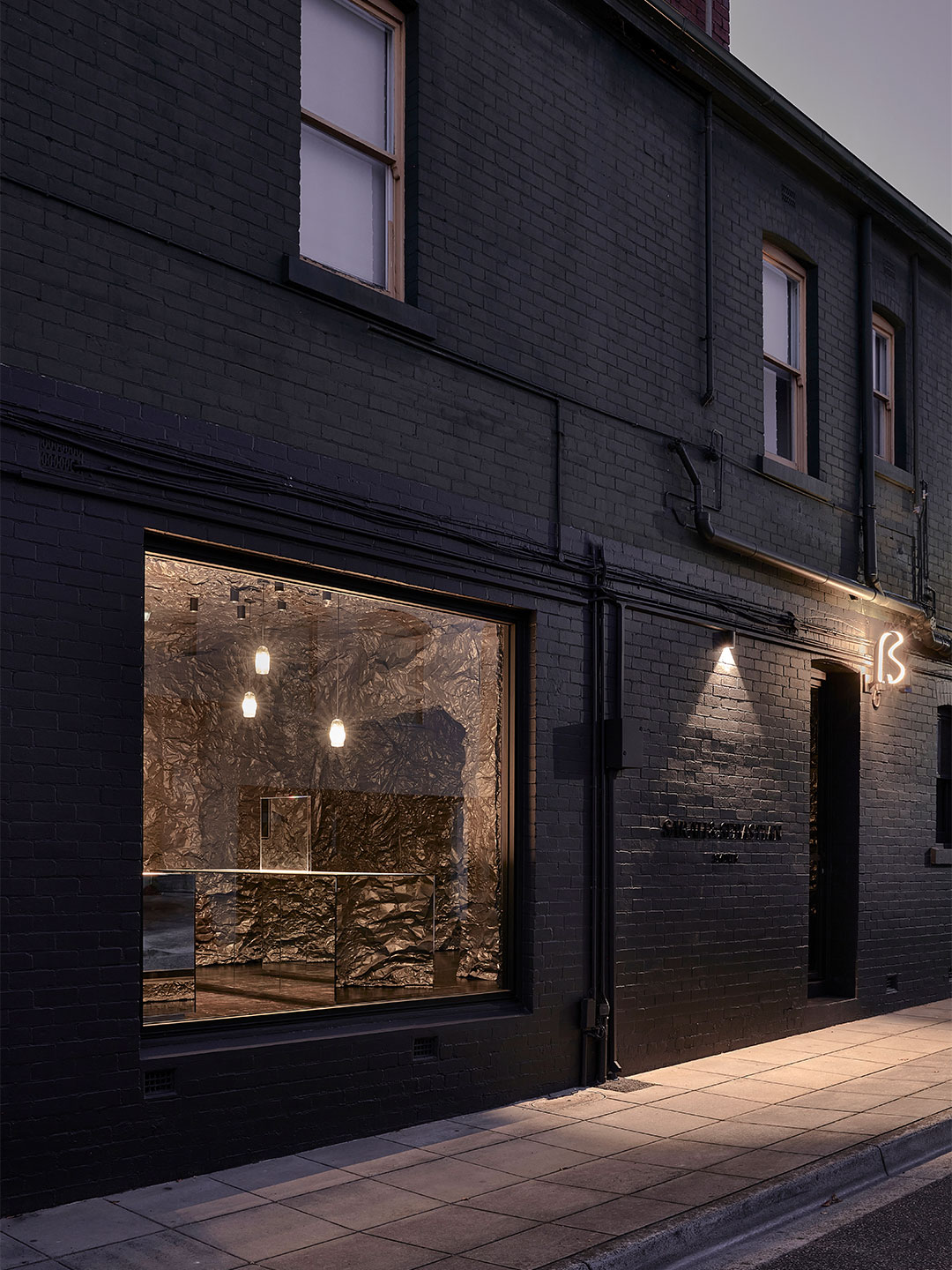 The Melbourne boutique belonging to jewellery brand Sarah & Sebastian was designed by architects Russell & George. 