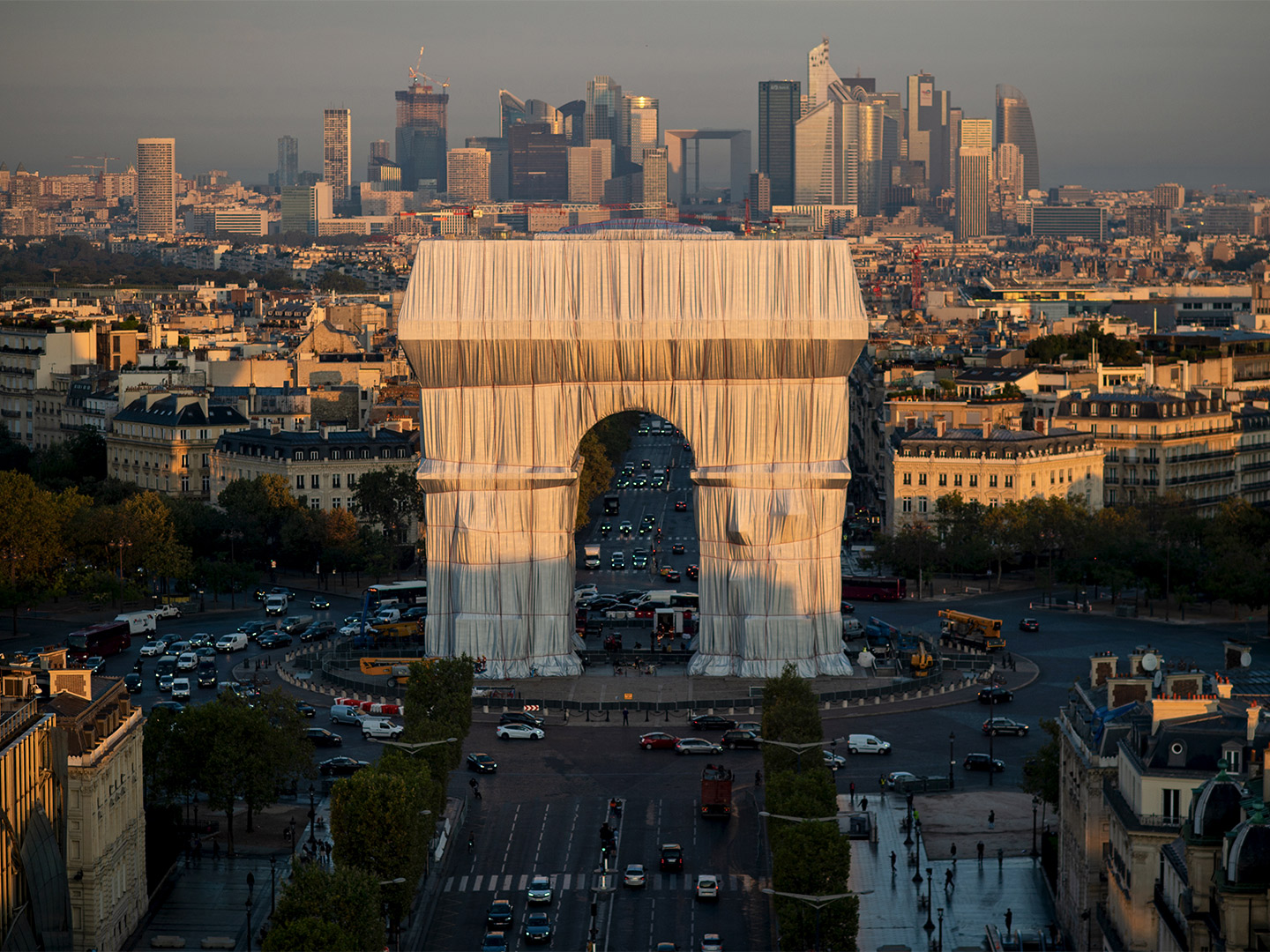 Arc de Triomphe in Paris, wrapped in fabric and rope by Christo and Jeanne-Claude (1961-2021)