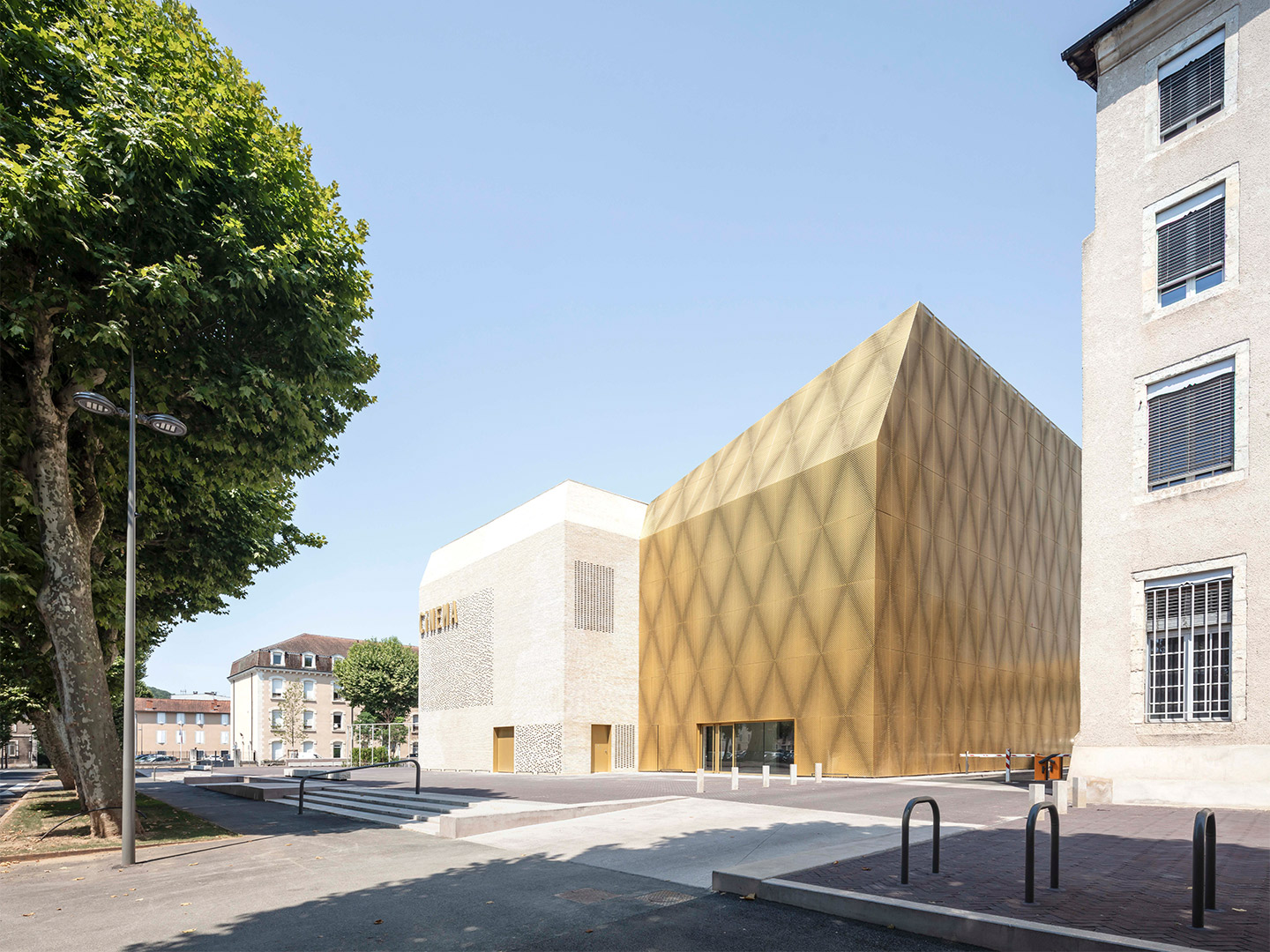 Cinéma Le Grand Palais in Cahors by Antonio Virga Architects (Cinema design))