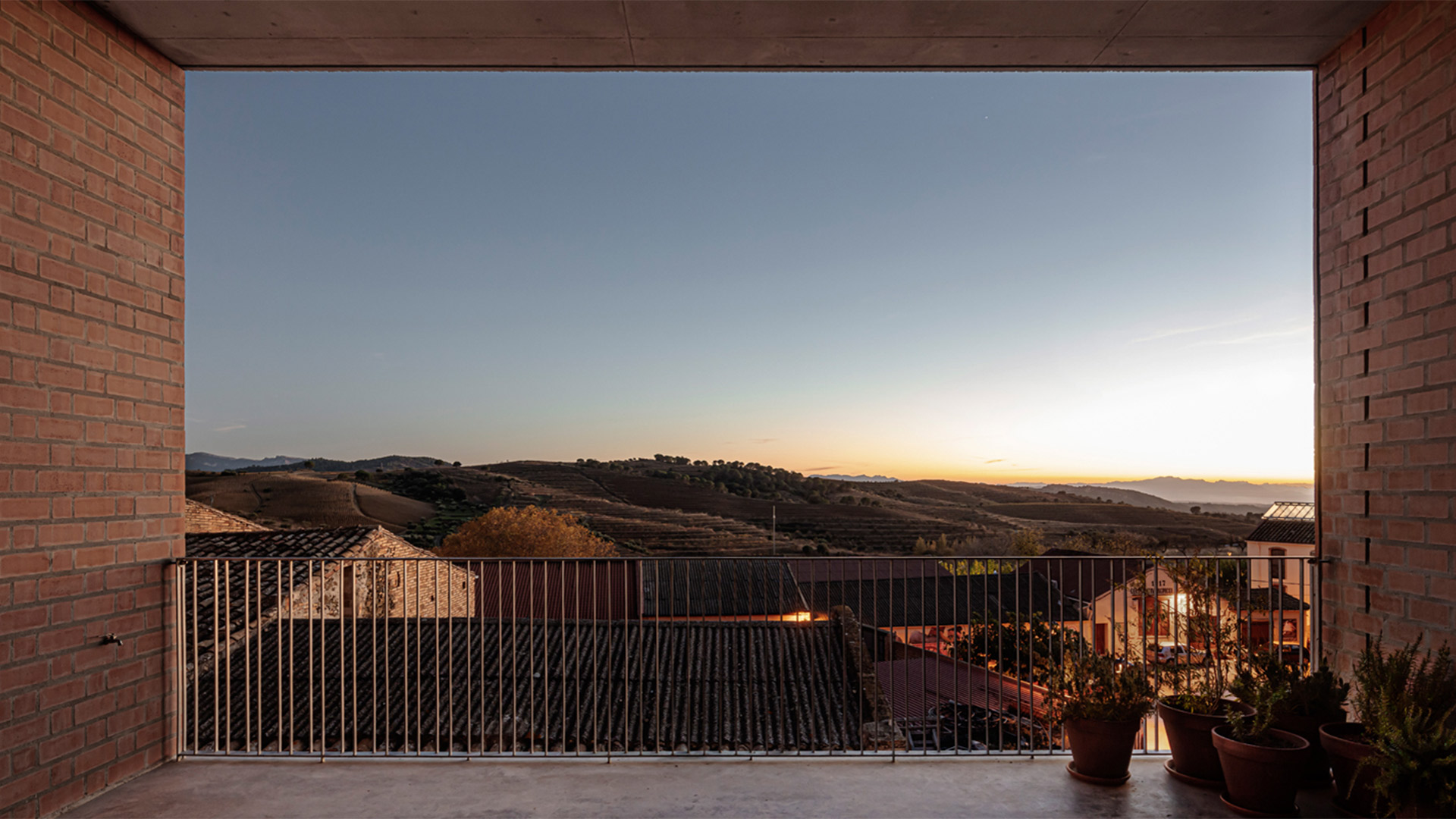 Clos Pachem Winery in Spain by Harquitectes  